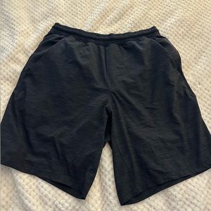 Men’s Lululemon lined pace breaker shorts